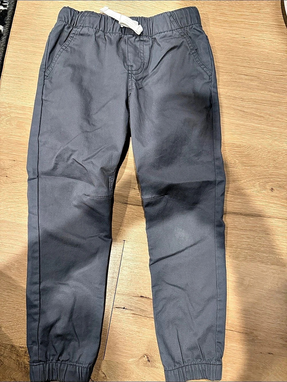 Cat & Jack Boys Pull-On Jogger Pants Gray Boys 5T, 3rd picture is the right knee